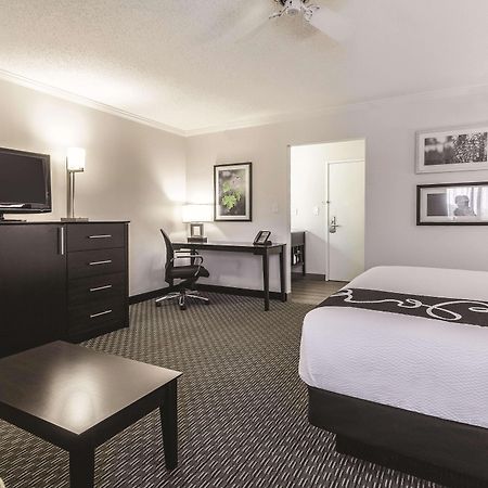 La Quinta By Wyndham Cleveland - Airport North Otel Dış mekan fotoğraf