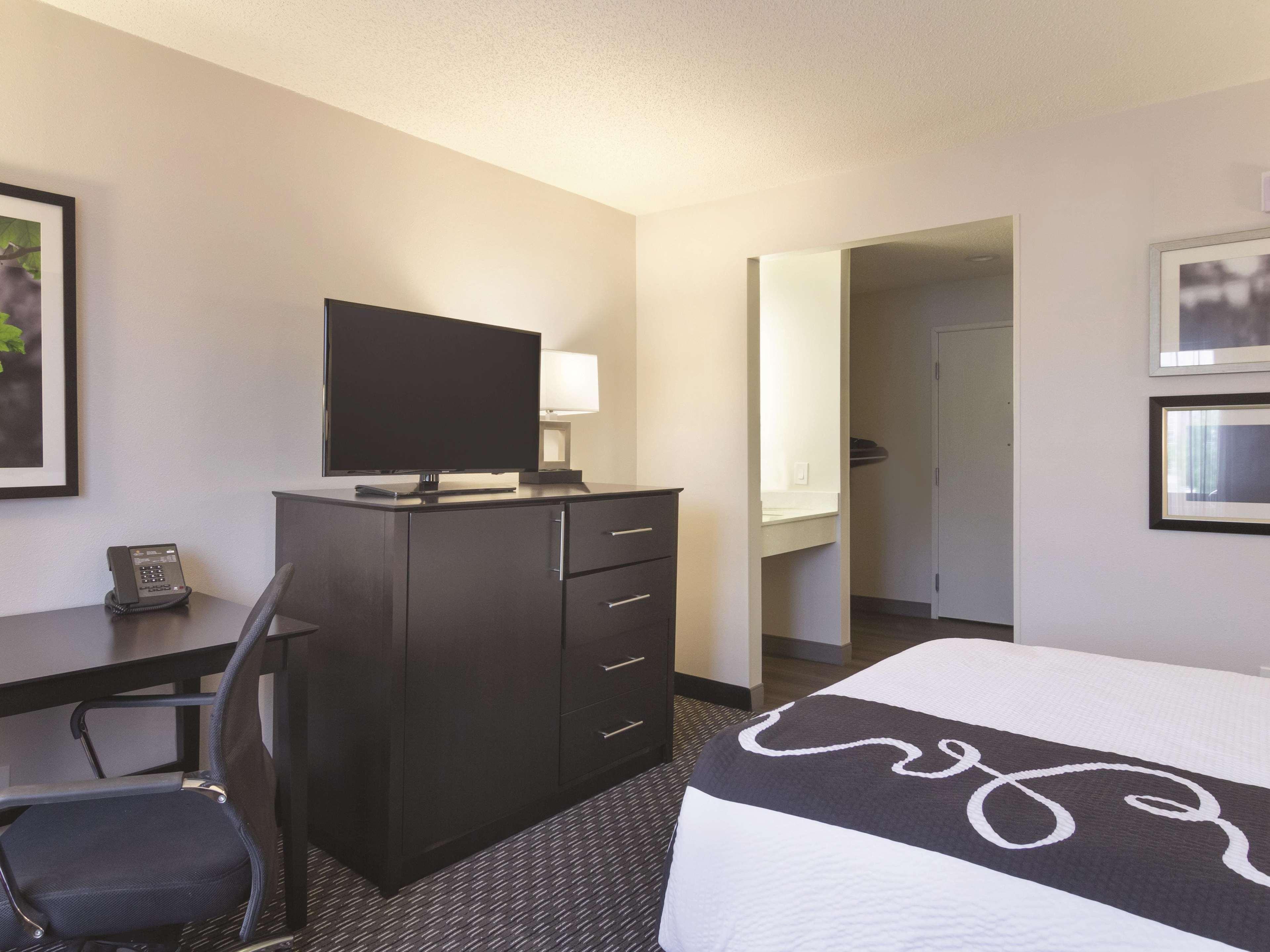 La Quinta By Wyndham Cleveland - Airport North Otel Dış mekan fotoğraf