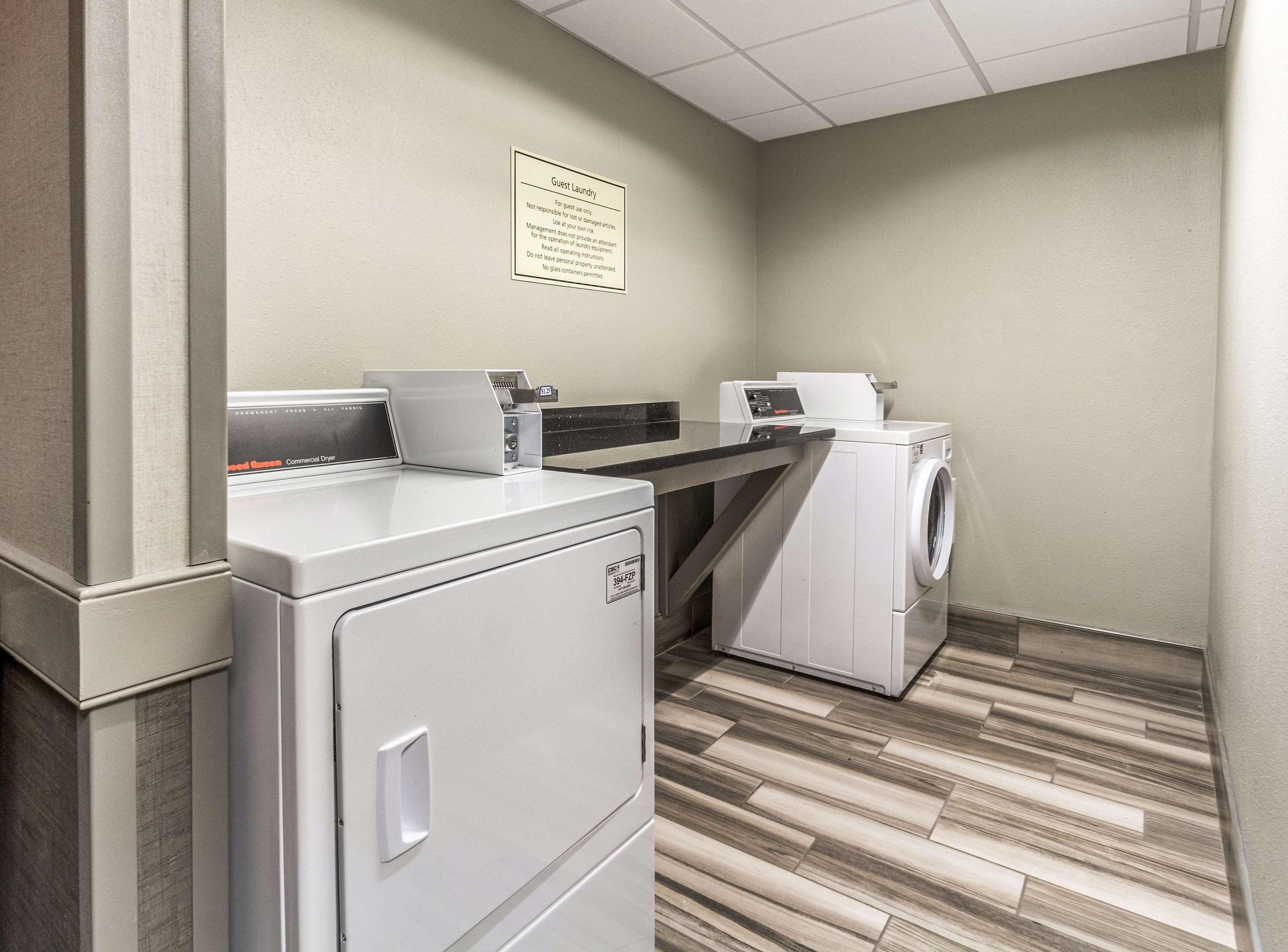 La Quinta By Wyndham Cleveland - Airport North Otel Dış mekan fotoğraf