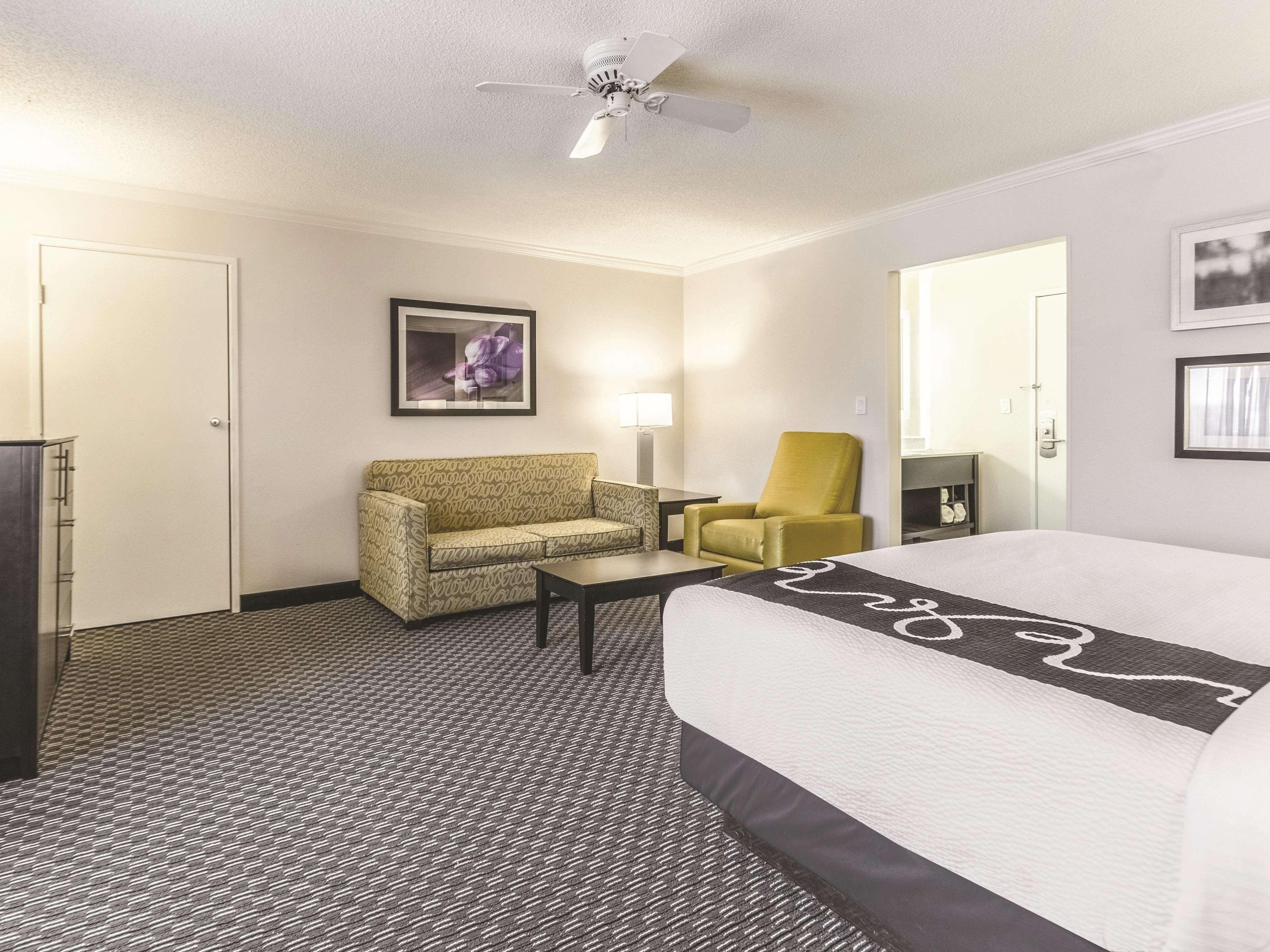 La Quinta By Wyndham Cleveland - Airport North Otel Dış mekan fotoğraf
