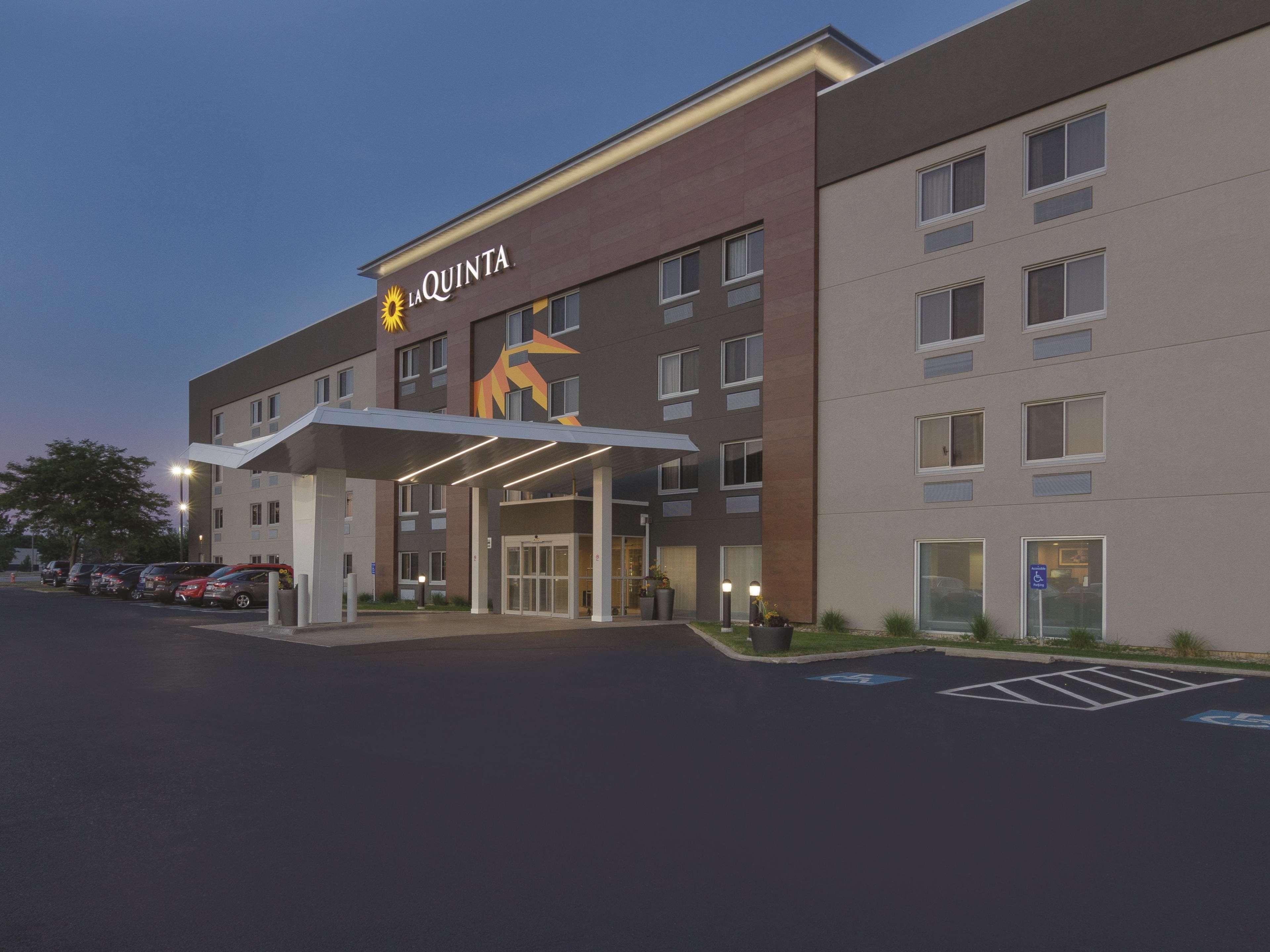 La Quinta By Wyndham Cleveland - Airport North Otel Dış mekan fotoğraf