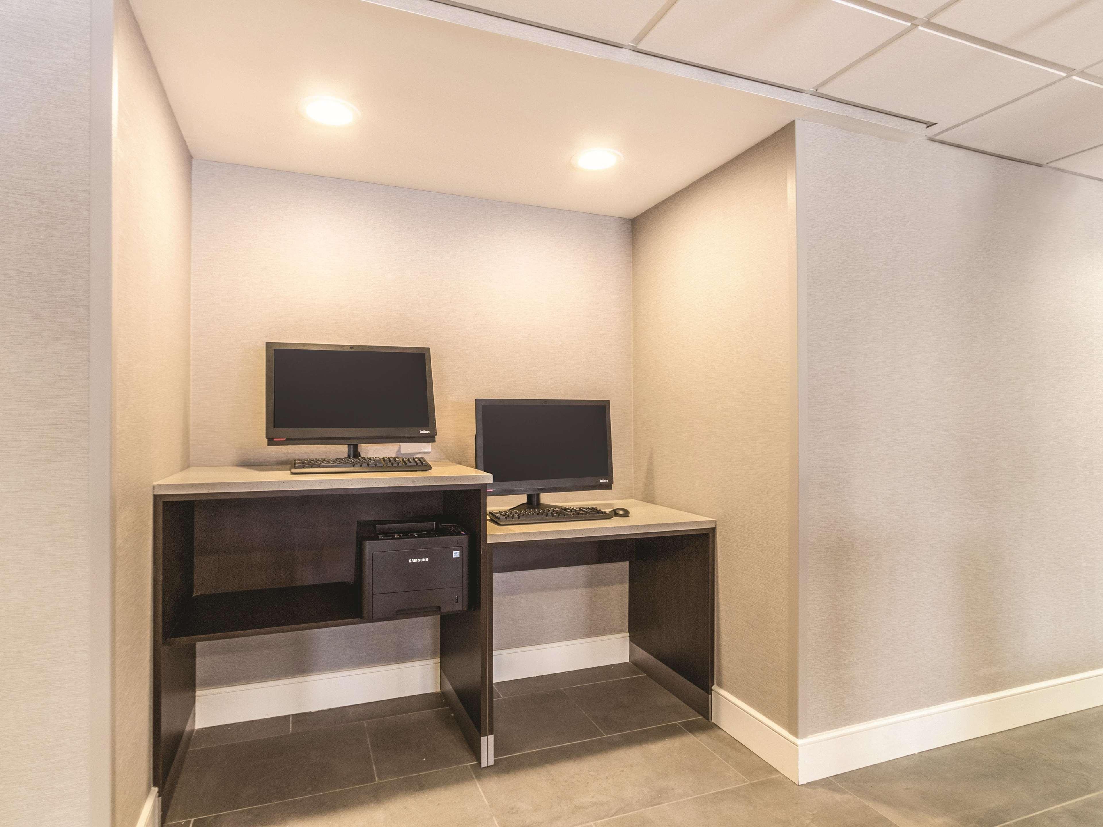 La Quinta By Wyndham Cleveland - Airport North Otel Dış mekan fotoğraf