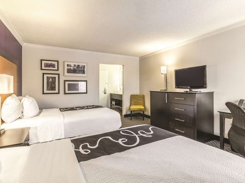 La Quinta By Wyndham Cleveland - Airport North Otel Oda fotoğraf
