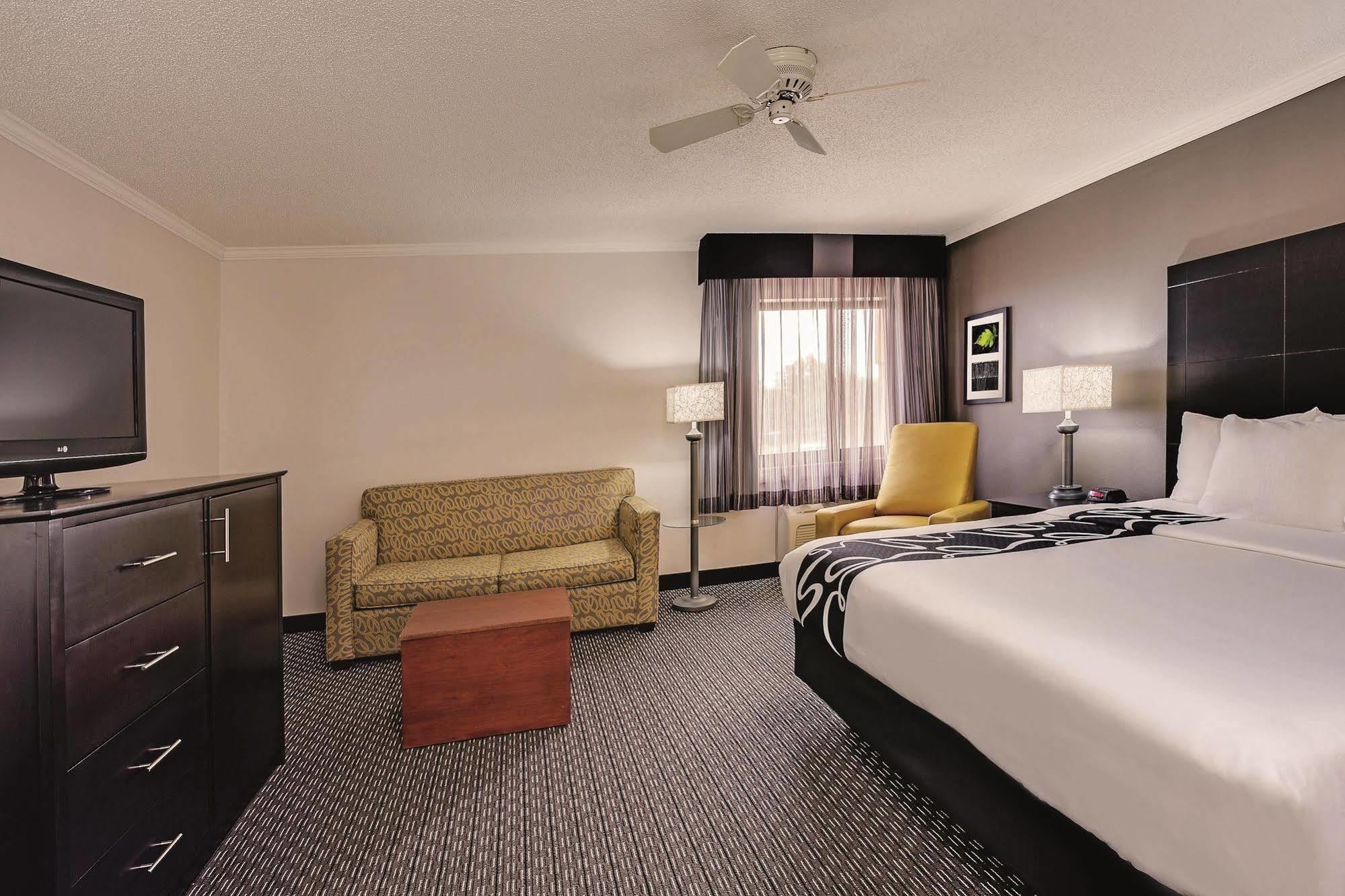 La Quinta By Wyndham Cleveland - Airport North Otel Dış mekan fotoğraf